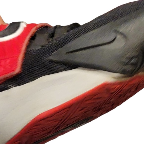 Nike Future Court 3 Black/gray/Red Boys Sneakers Shoes Size 7Y CT2866-008 - Picture 7 of 8